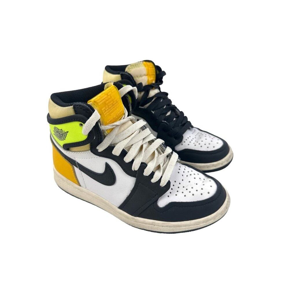 Nike - Air Jordan 1 Retro High OG Volt in Yellow & Black